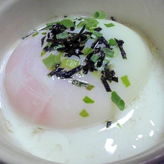 素麺用薬味を乗せて☆カップ麺の器で作る温泉卵